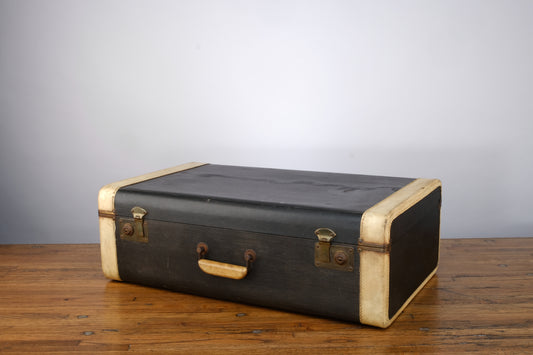 BLACK WOODEN AND FEBRI TRAVEL LUGGAGE