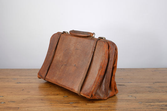 DARK BROWN LEATHER BELTED DOCTOR'S HAND BAG